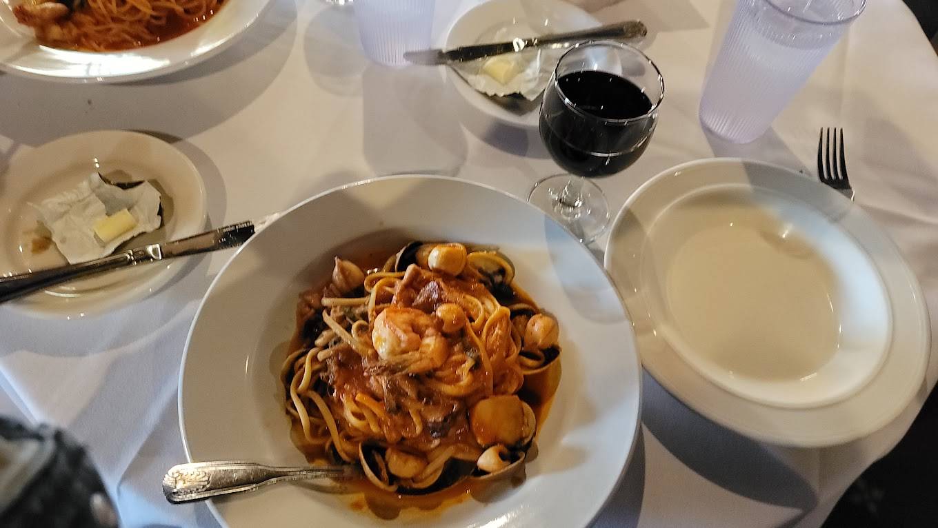 Mezza Luna Restaurant - best seafood in Half Moon Bay