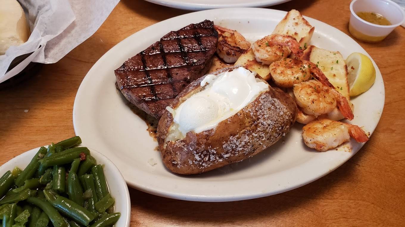 Texas Roadhouse - best steakhouse in Michigan