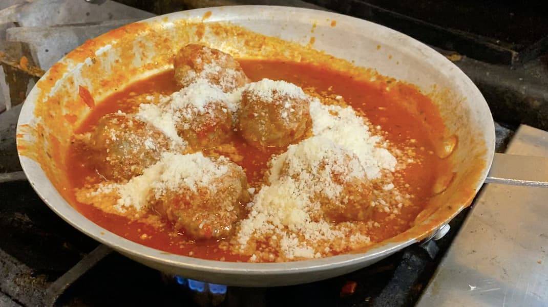 How to Cook Frozen Meatballs in Sauce on the Stove