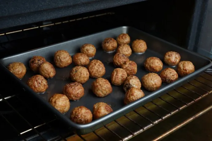 How to Cook Frozen Meatballs in the Microwave