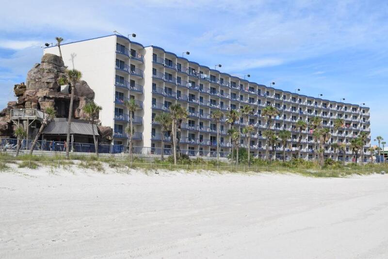 Days Inn by Wyndham Panama City Beach/Ocean Front